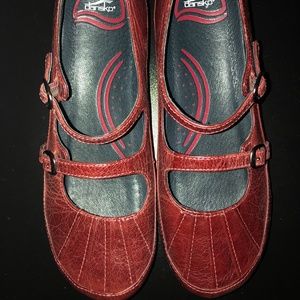 dansko Portia Full Grain Pomegranate Shoe Size 37